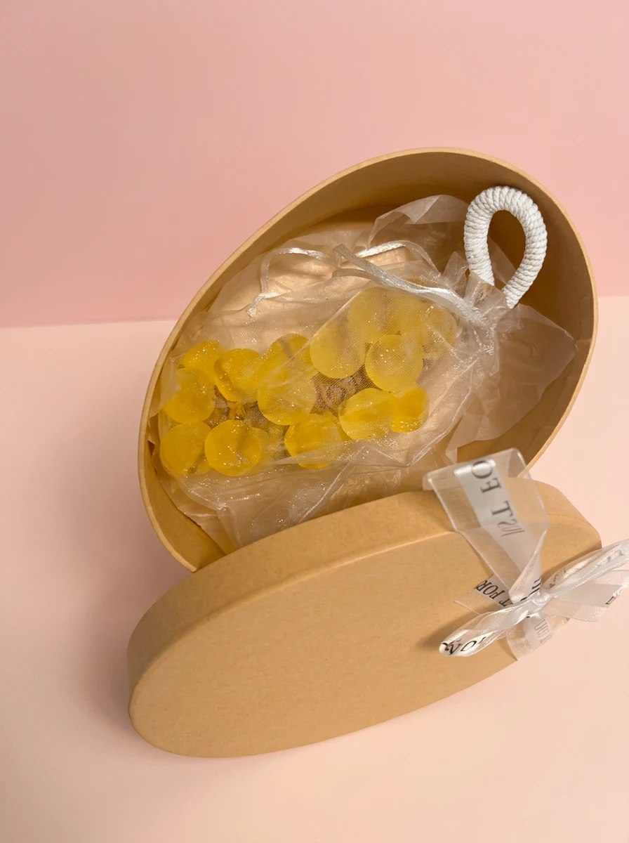 Jabón decorativo en forma de racimo de uvas (Amarillo) 2